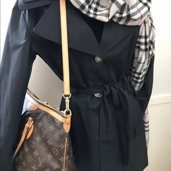 Louis Vuitton shoulder handbag with receipt - Picture 3 of 8